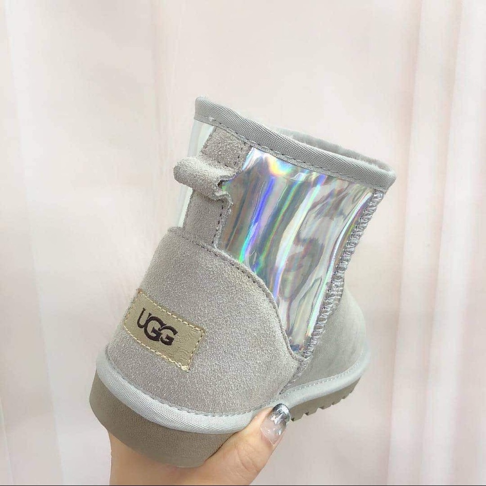UGGS - Picture 2 of 6